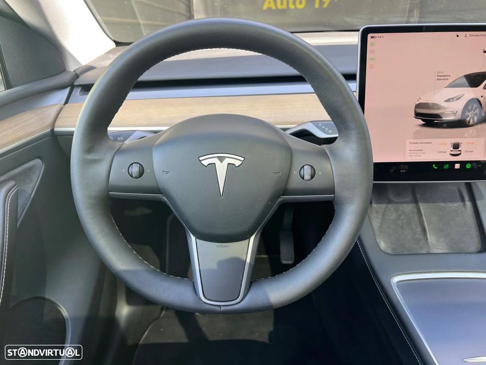 Tesla Model Y — fotografia 11
