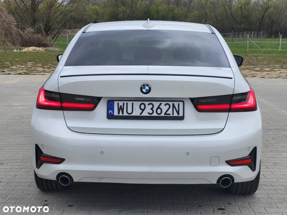 BMW Seria 3 318d Sport Line - 12