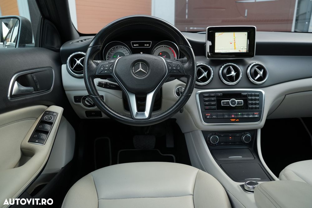 Mercedes-Benz GLA 220 d 4MATIC 7G-DCT - 16