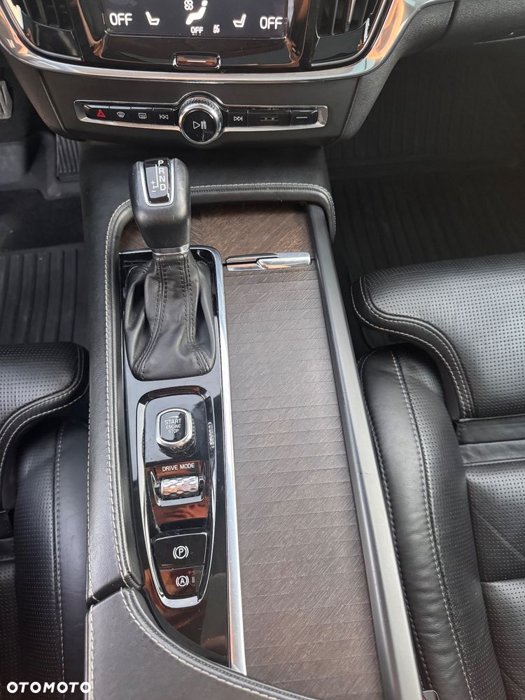Volvo V90 Cross Country T6 AWD Pro - 16