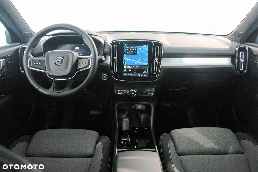 Volvo XC 40 B3 B DKG Plus Black Edition - 22