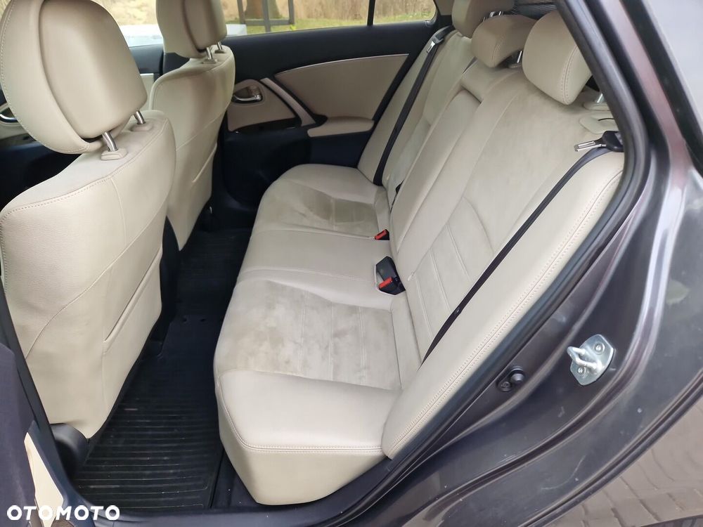 Toyota Avensis 1.8 Premium - 13