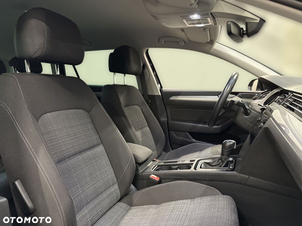 Volkswagen Passat - 15