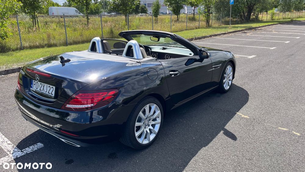 Mercedes-Benz SLC 300 9G-TRONIC RedArt Edition - 11