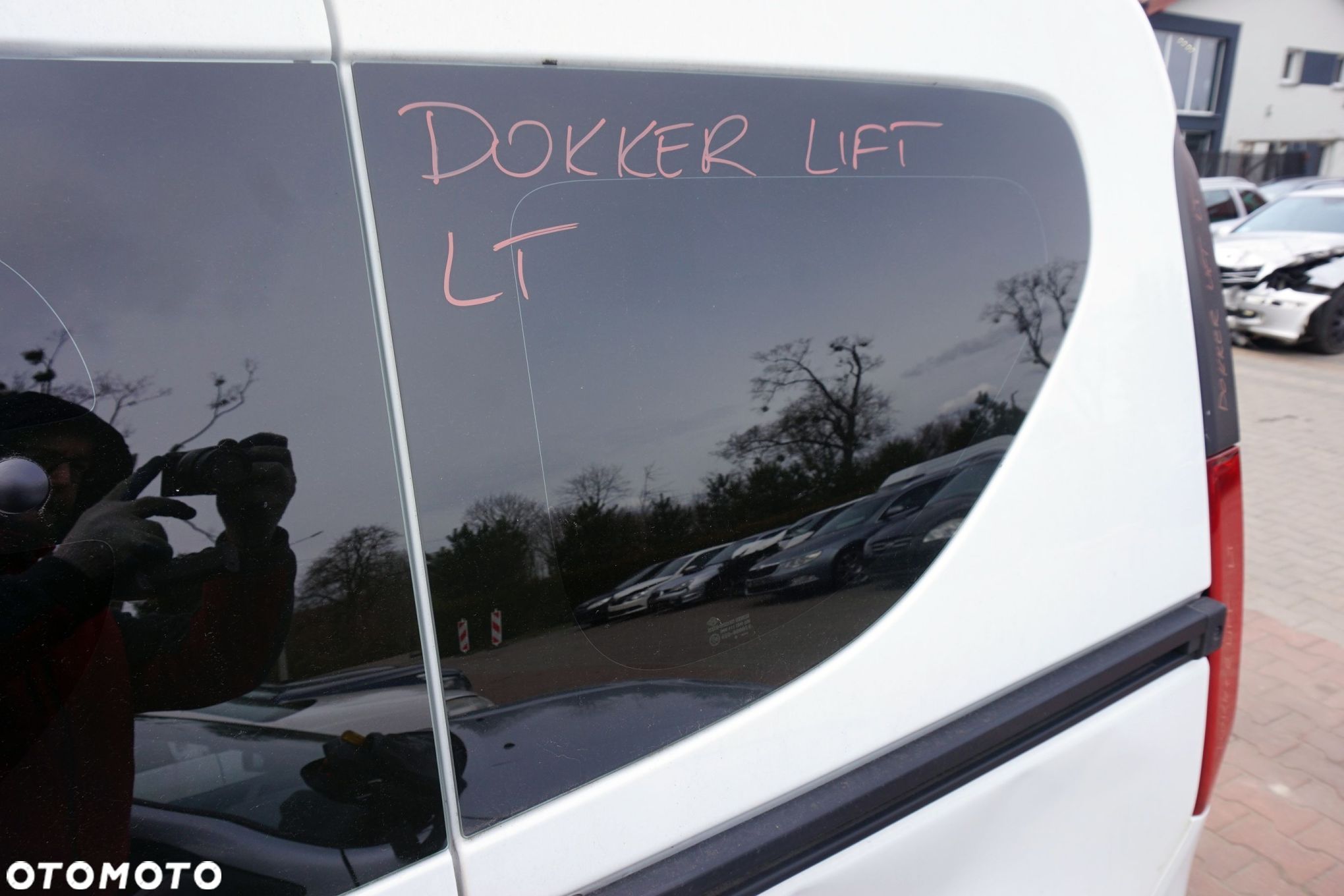 SZYBA KAROSERYJNA TYLNA LEWA BOCZNA DOKKER LIFT  DACIA 2017-2021 - 1