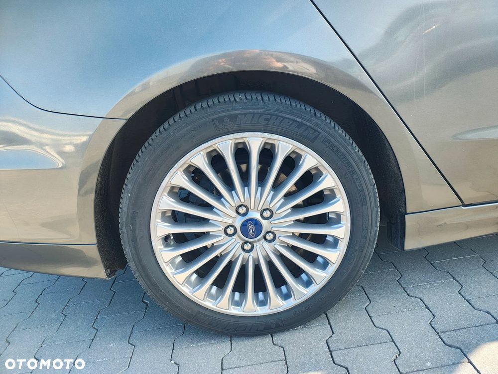Ford Fusion - 5