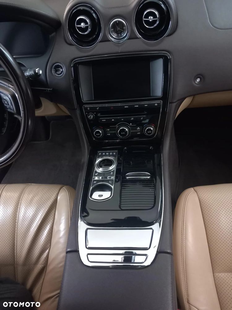 Jaguar XJ 3.0 D V6 LWB Premium Luxury - 22
