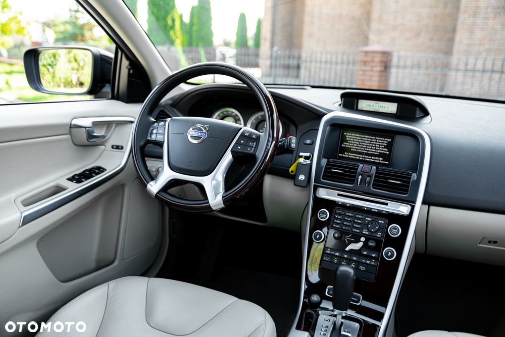 Volvo XC 60 T6 AWD RDesign - 24