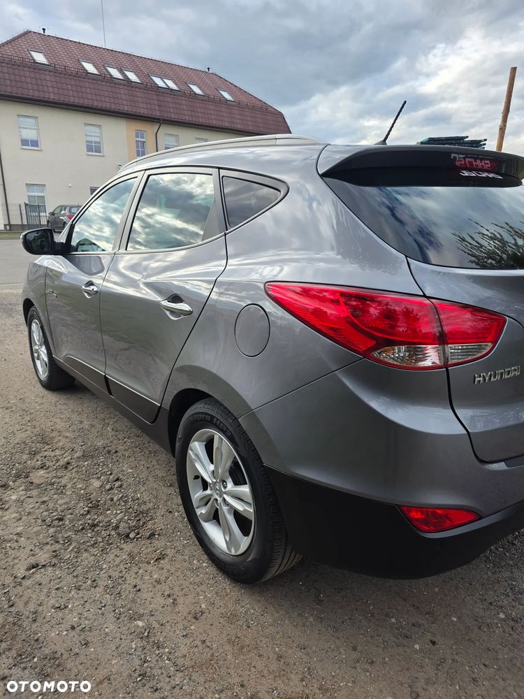 Hyundai ix35 1.7 CRDi 2WD blue Finale Gold - 17