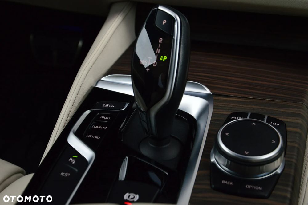 BMW Seria 5 520d xDrive Sport - 34