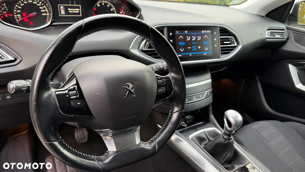 Peugeot 308 1.2 PureTech GPF Allure Pack S&S - 27