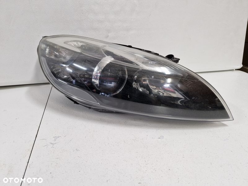 VOLVO V40 II 2 LAMPA REFLEKTOR PRAWY PRZÓD XENON UK 31420010 - 2