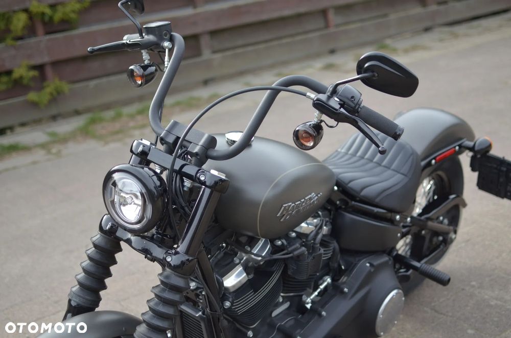 Harley-Davidson Softail Street Bob - 26