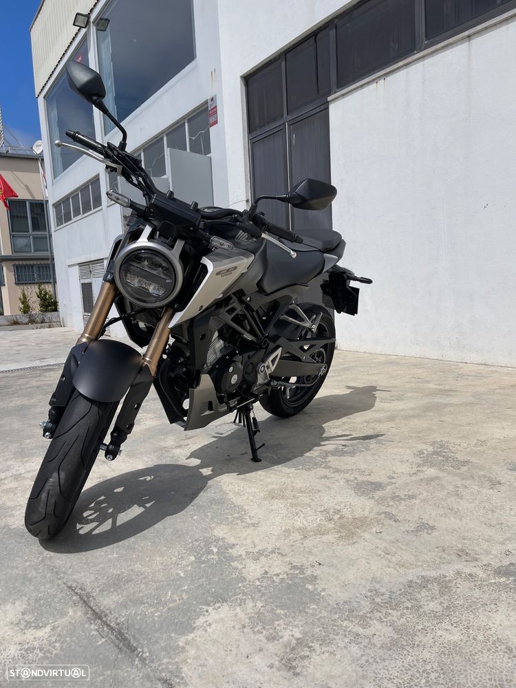 Honda CB CB125R - 4