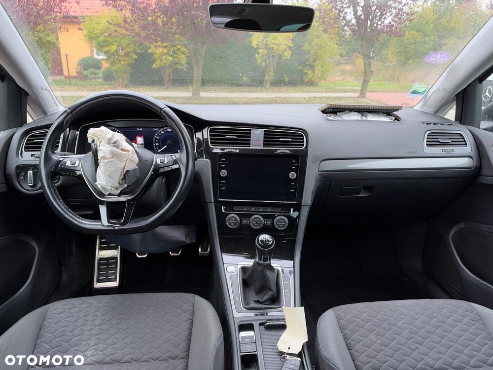 Volkswagen Golf - 16