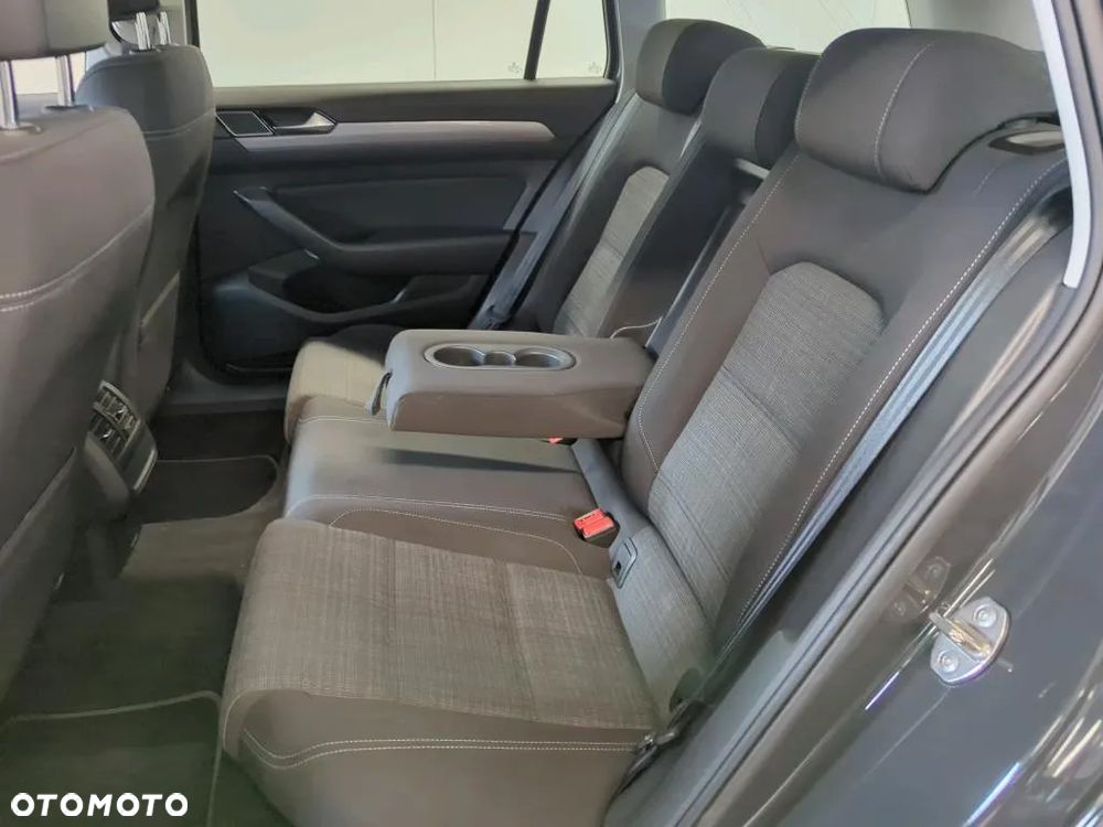 Volkswagen Passat - 9