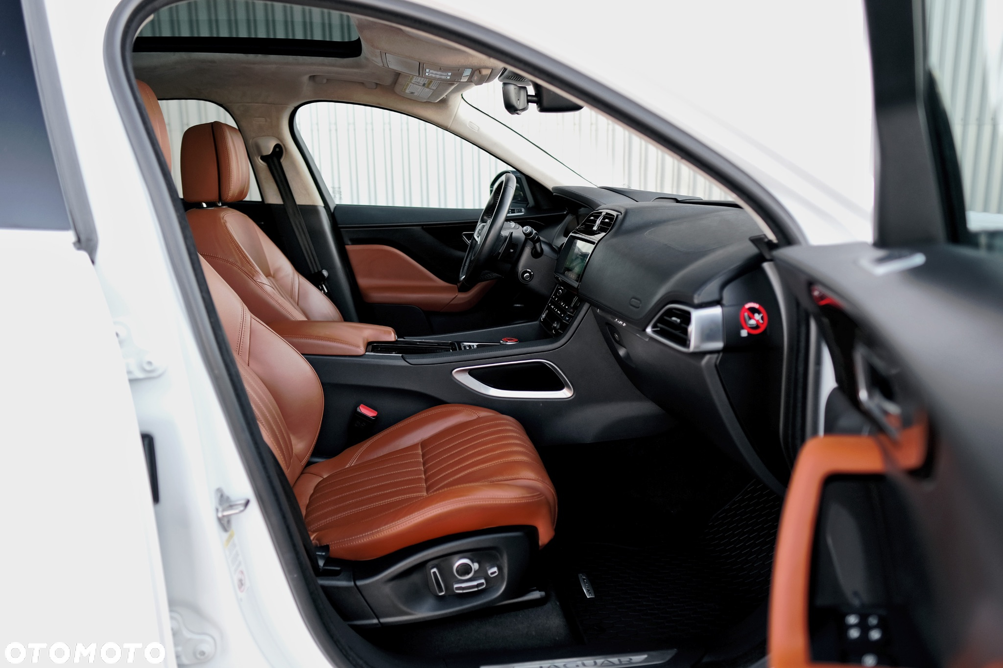Jaguar F-Pace 30t AWD Portfolio - 12