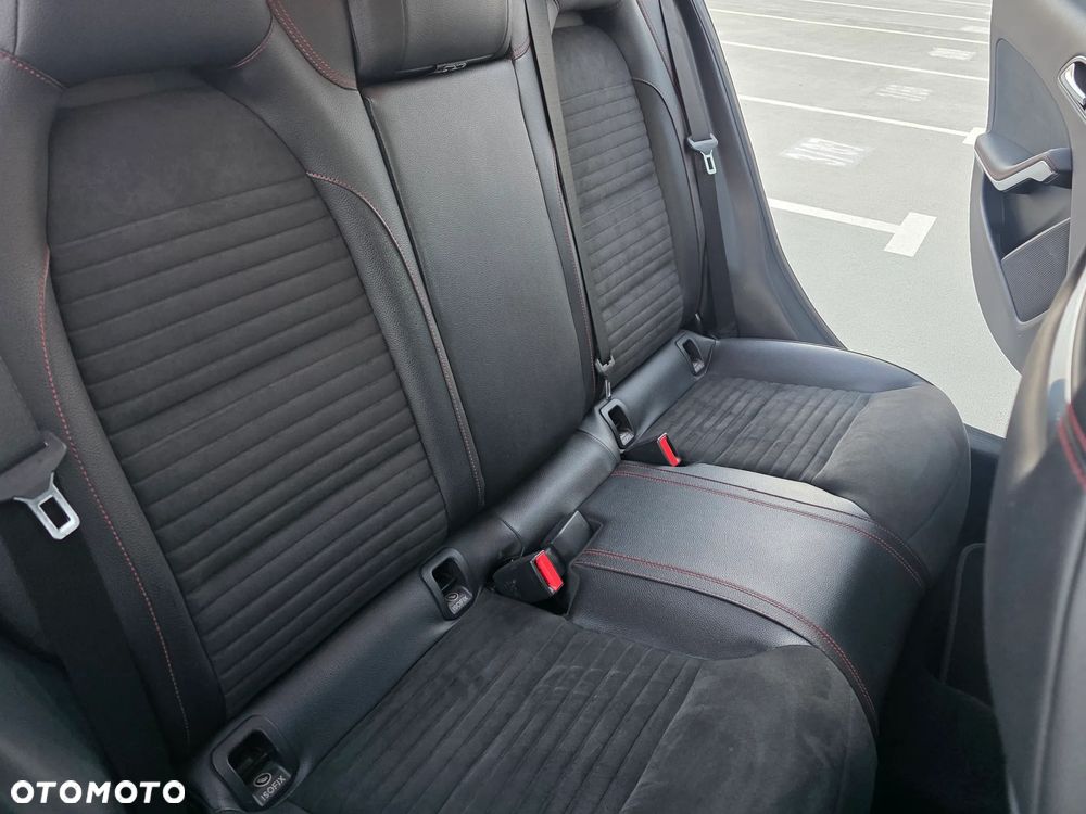 Mercedes-Benz GLA 200 7G-DCT AMG Line - 17