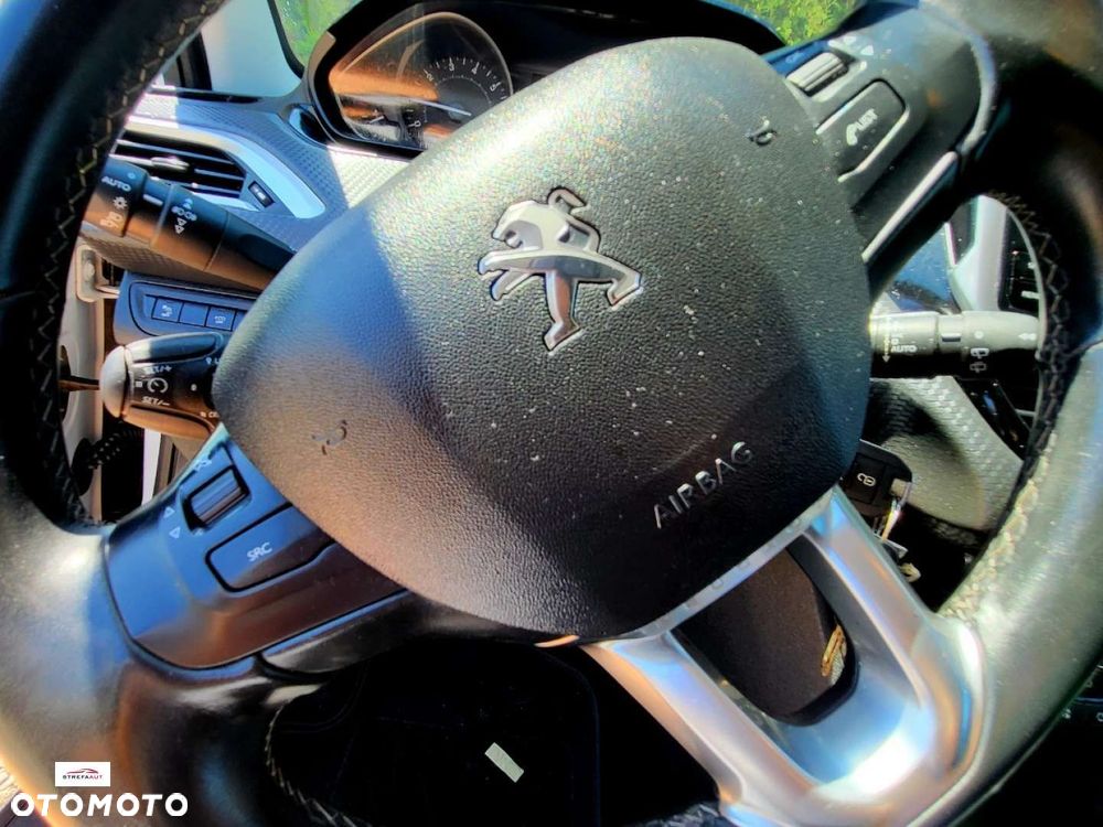 Peugeot 208 - 22