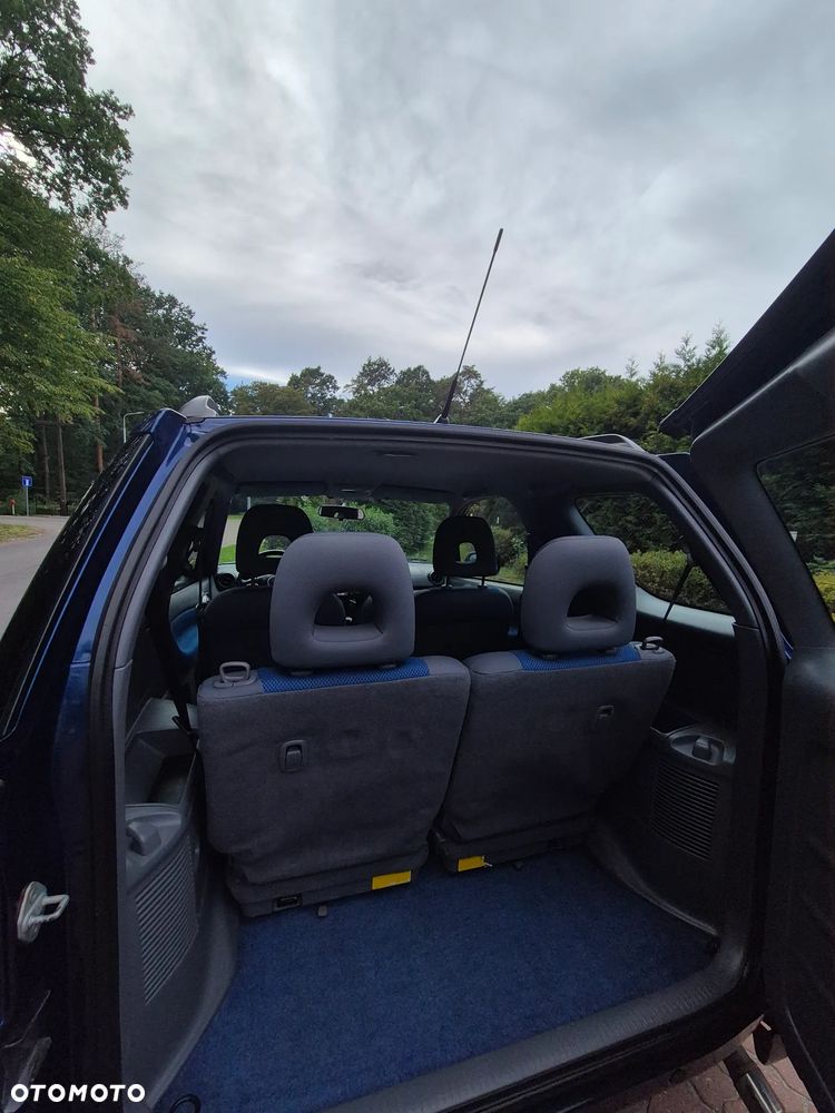 Toyota RAV4 - 10