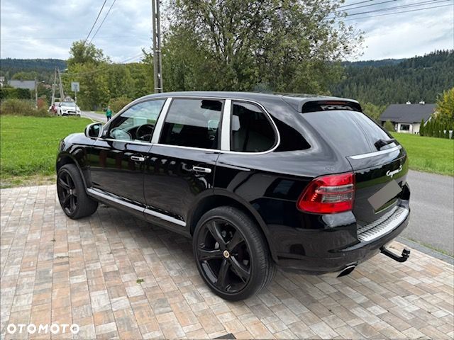 Porsche Cayenne - 1
