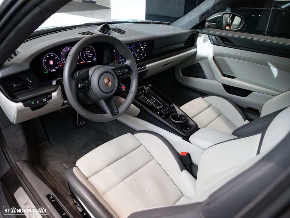 Porsche 911 (992) Carrera S - 25