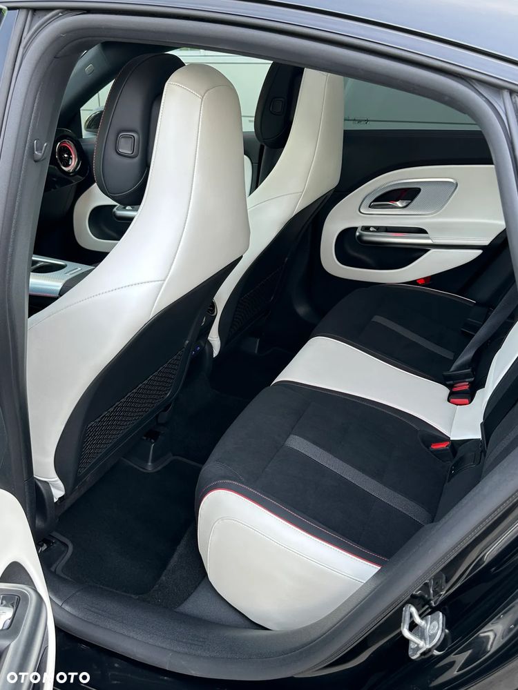 Mercedes-Benz CLA 200 mHEV 8G-DCT - 11