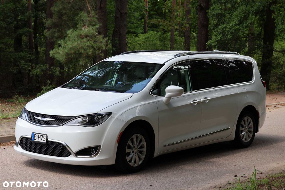 Chrysler Pacifica - 3