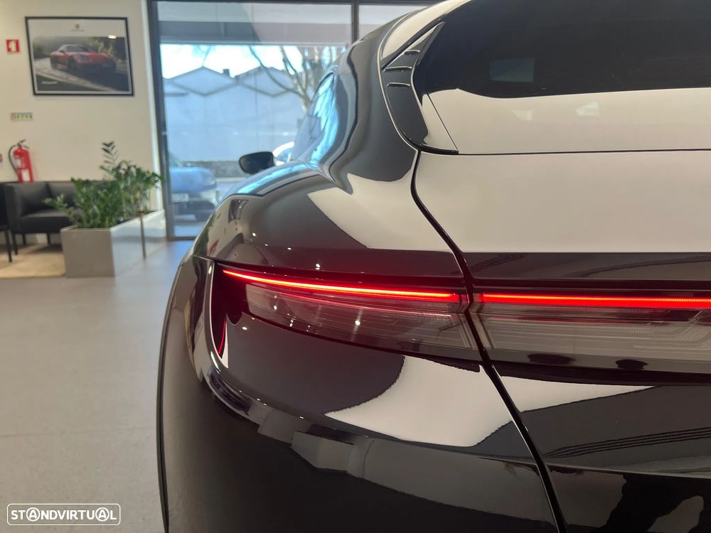 Porsche Taycan Cross Turismo 4 - 5