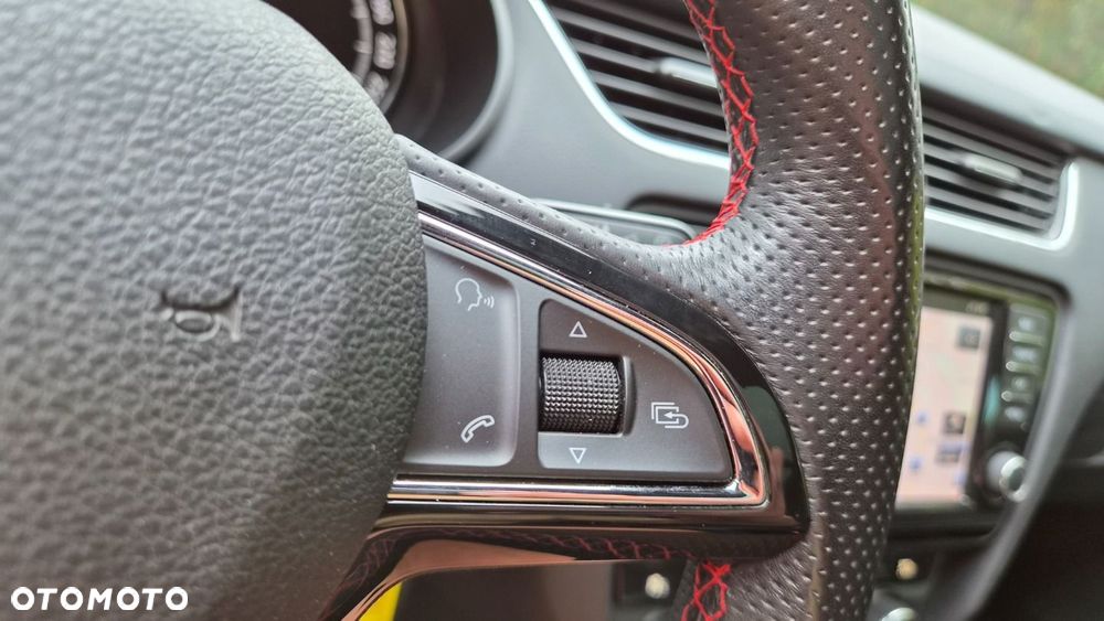 Skoda Octavia 2.0 TDI RS - 35