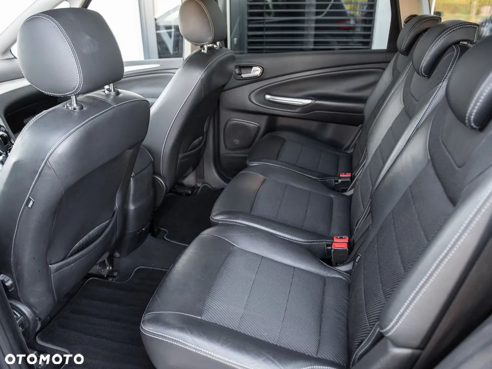 Ford S-Max - 22