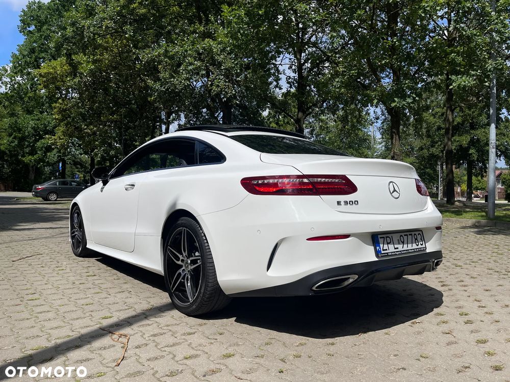 Mercedes-Benz Klasa E 300 Coupe 9G-TRONIC - 3