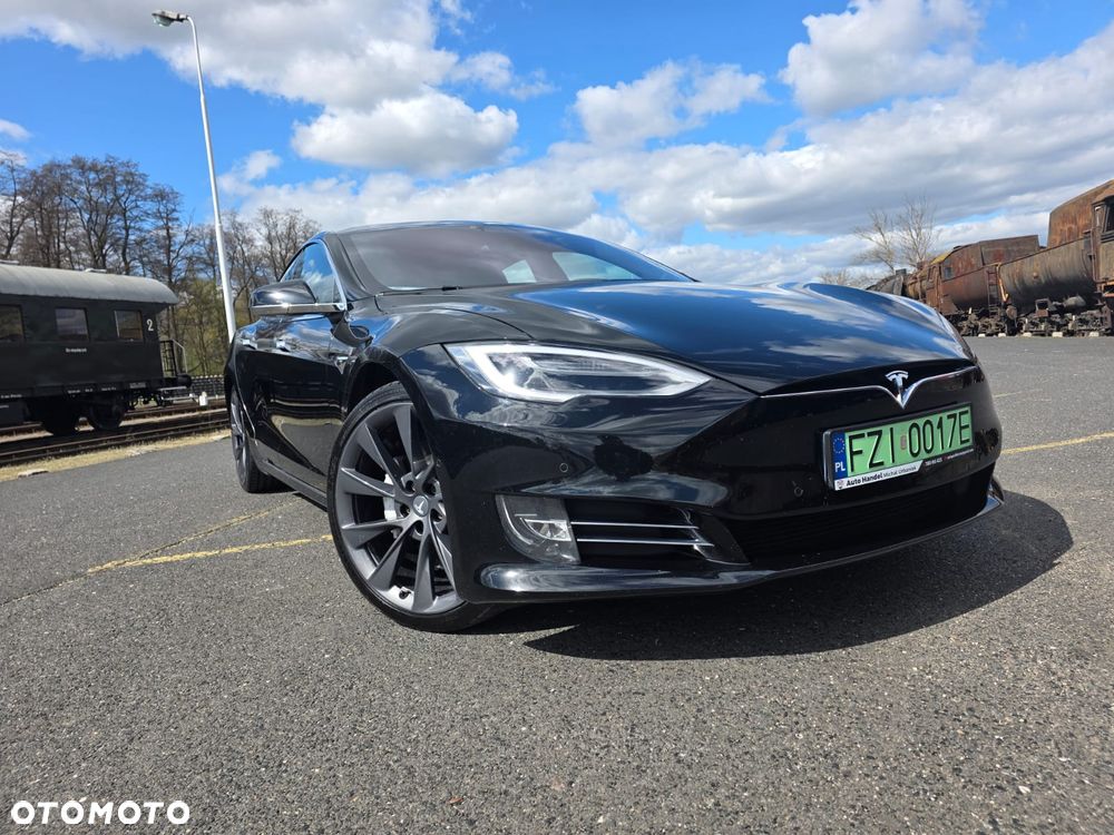 Tesla Model S - 3