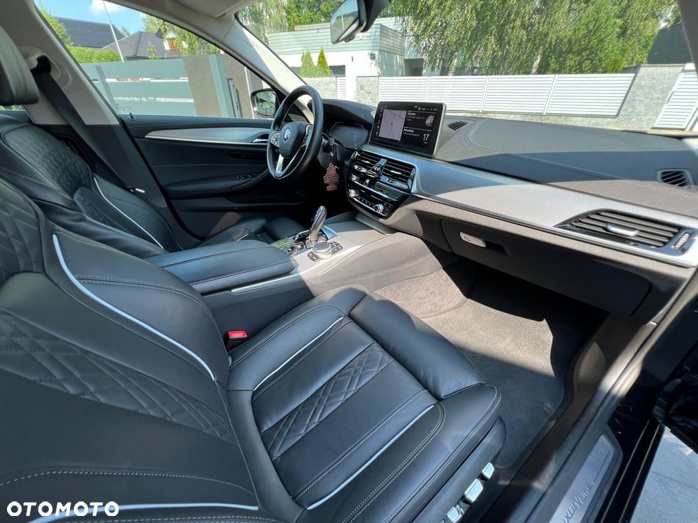 BMW Seria 5 540i xDrive Luxury Line - 35