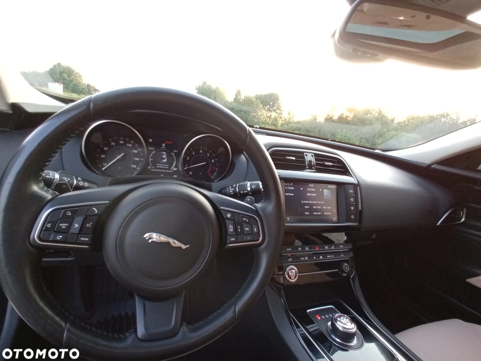 Jaguar XE 25t AWD Prestige - 9