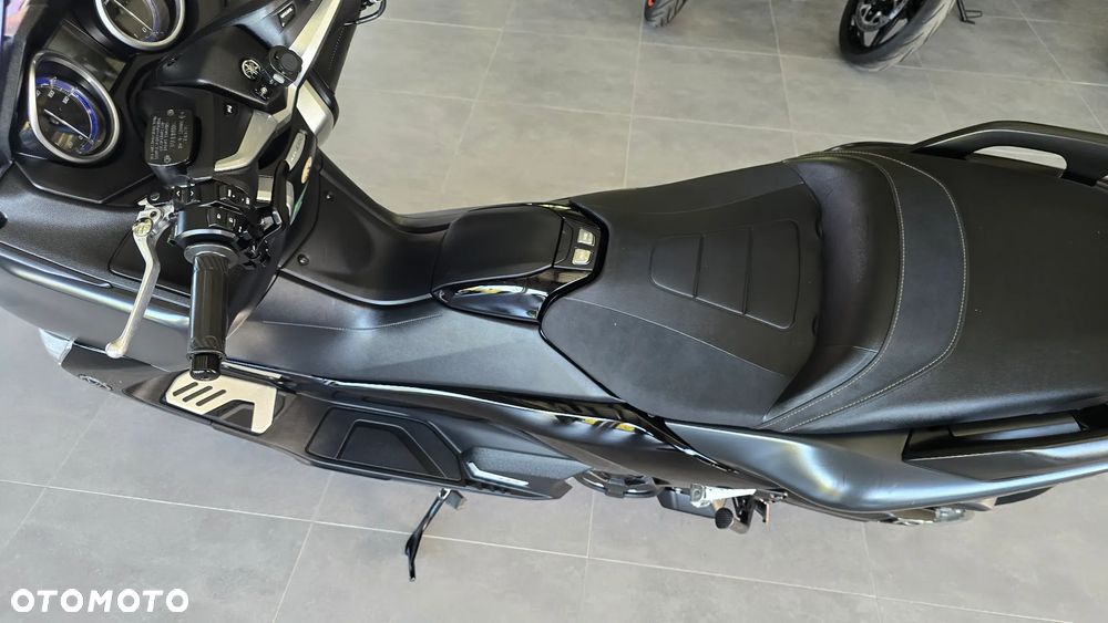 Yamaha Tmax - 17