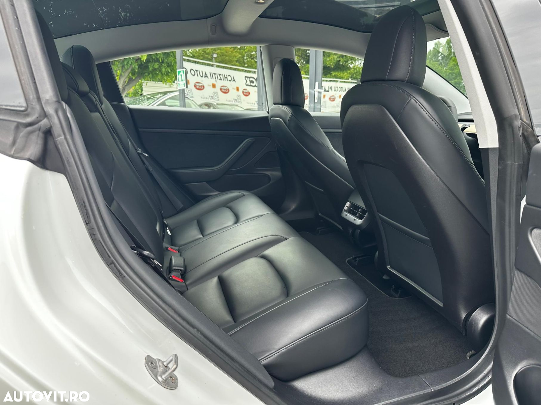 Tesla Model 3 - 32