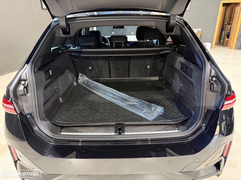 BMW 530 e Pack Desportivo M - 19