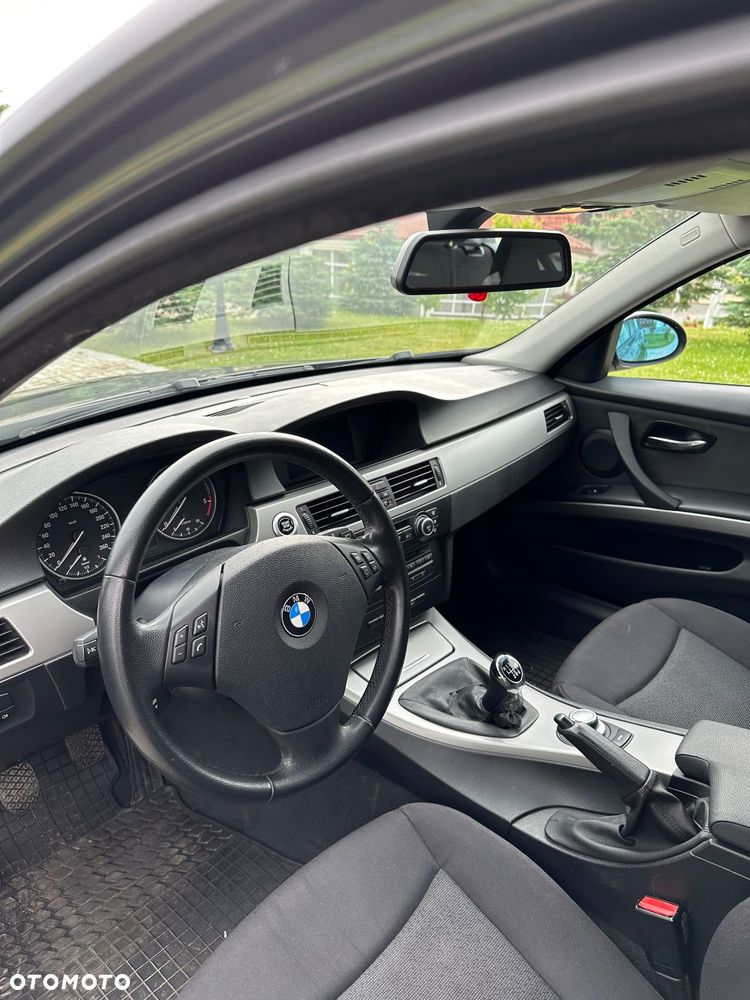 BMW Seria 3 318d - 10