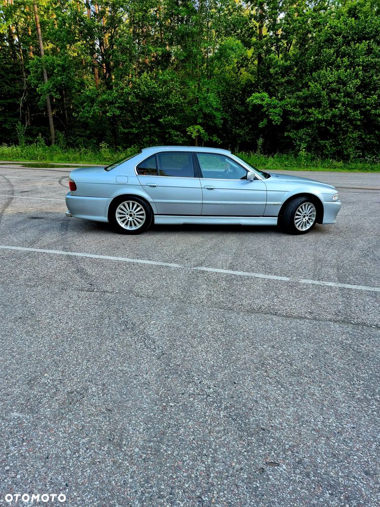 BMW Seria 7 740i - 12