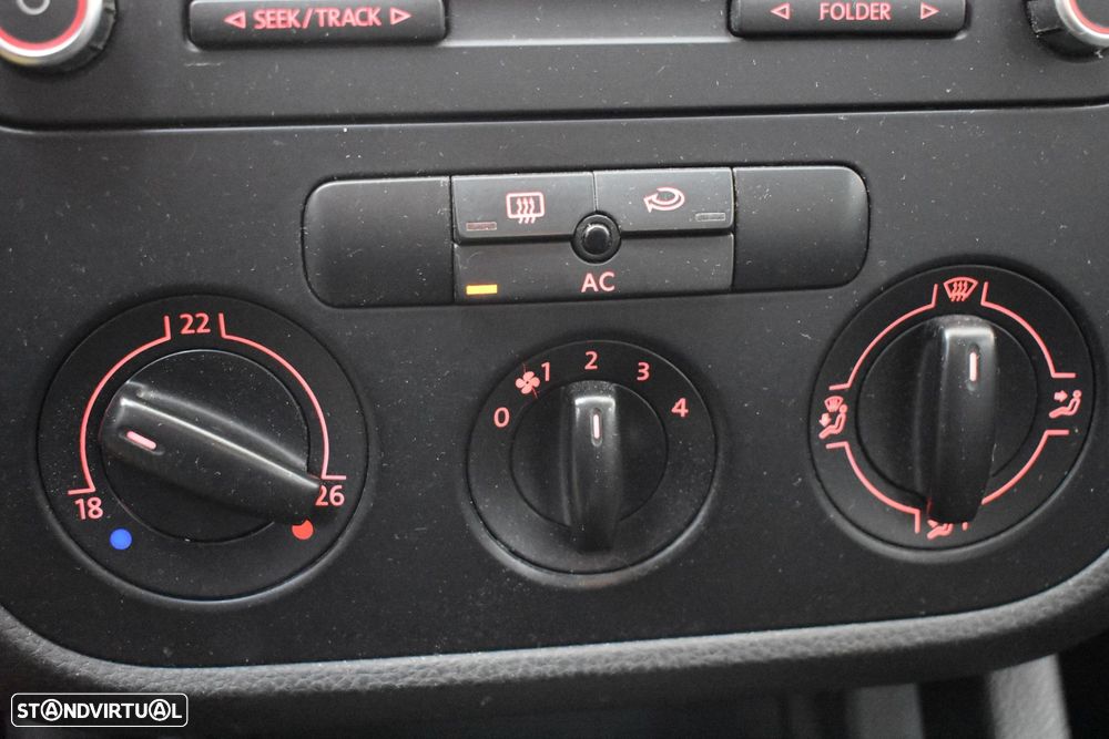 VW Jetta 1.9 TDi BlueM. Confortline - 32