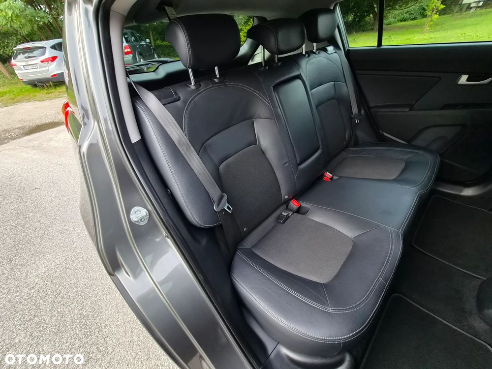 Kia Sportage 2.0 L - 30