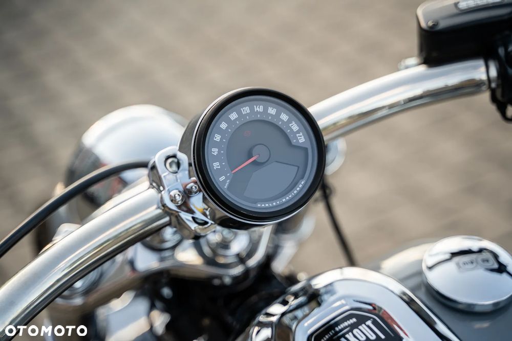Harley-Davidson Softail Breakout - 15