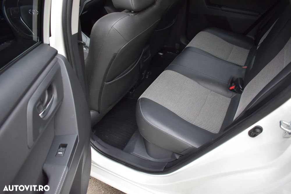 Toyota Auris 1.8 L VVT-i Hybrid Sol - 19