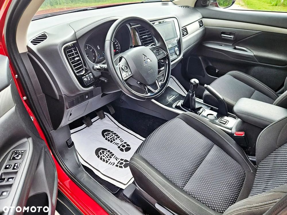 Mitsubishi Outlander 2.0 2WD SUV-Star - 17
