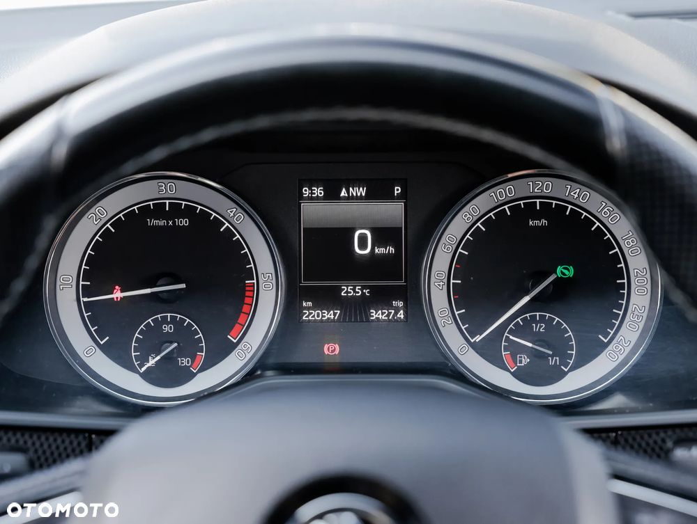 Skoda Superb 2.0 TDI Sportline DSG - 17