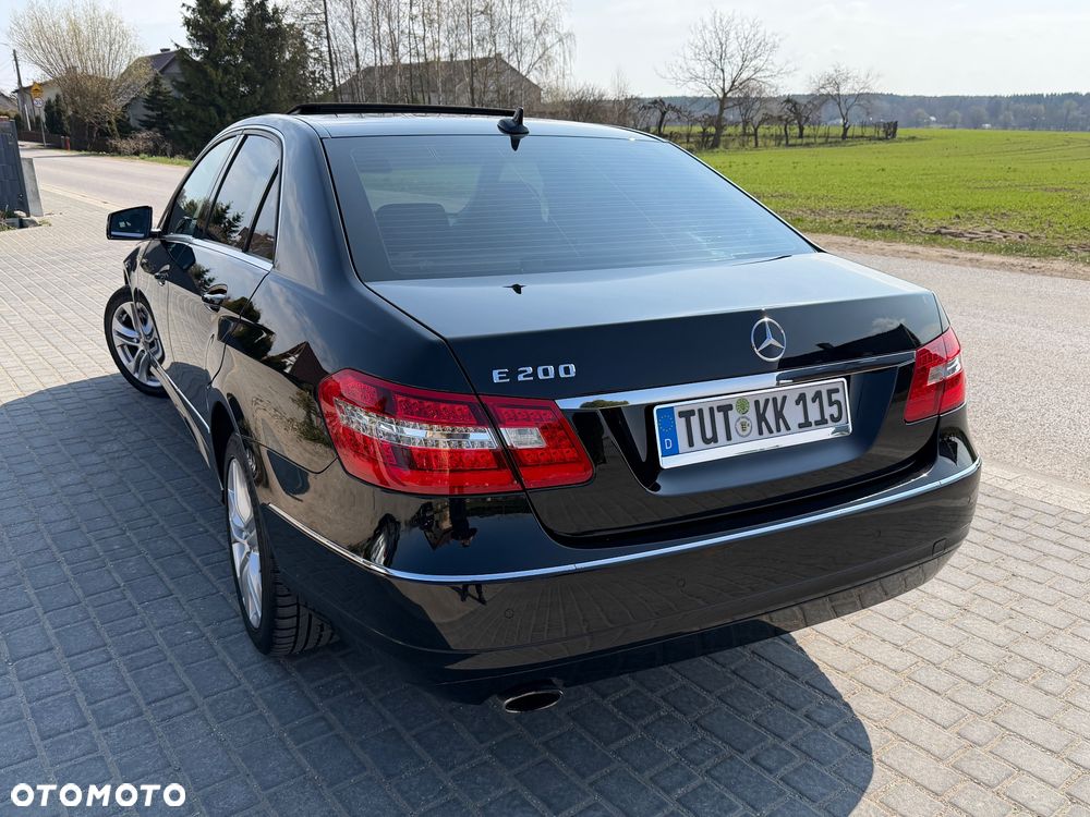 Mercedes-Benz Klasa E 200 CGI BlueEFFICIENCY 7G-TRONIC Elegance - 3