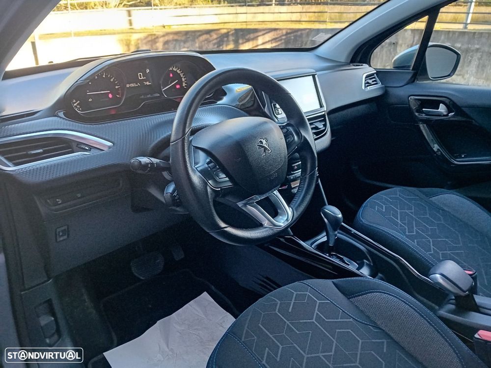 Peugeot 2008 PureTech 130 Stop&Start EAT6 Signature - 16