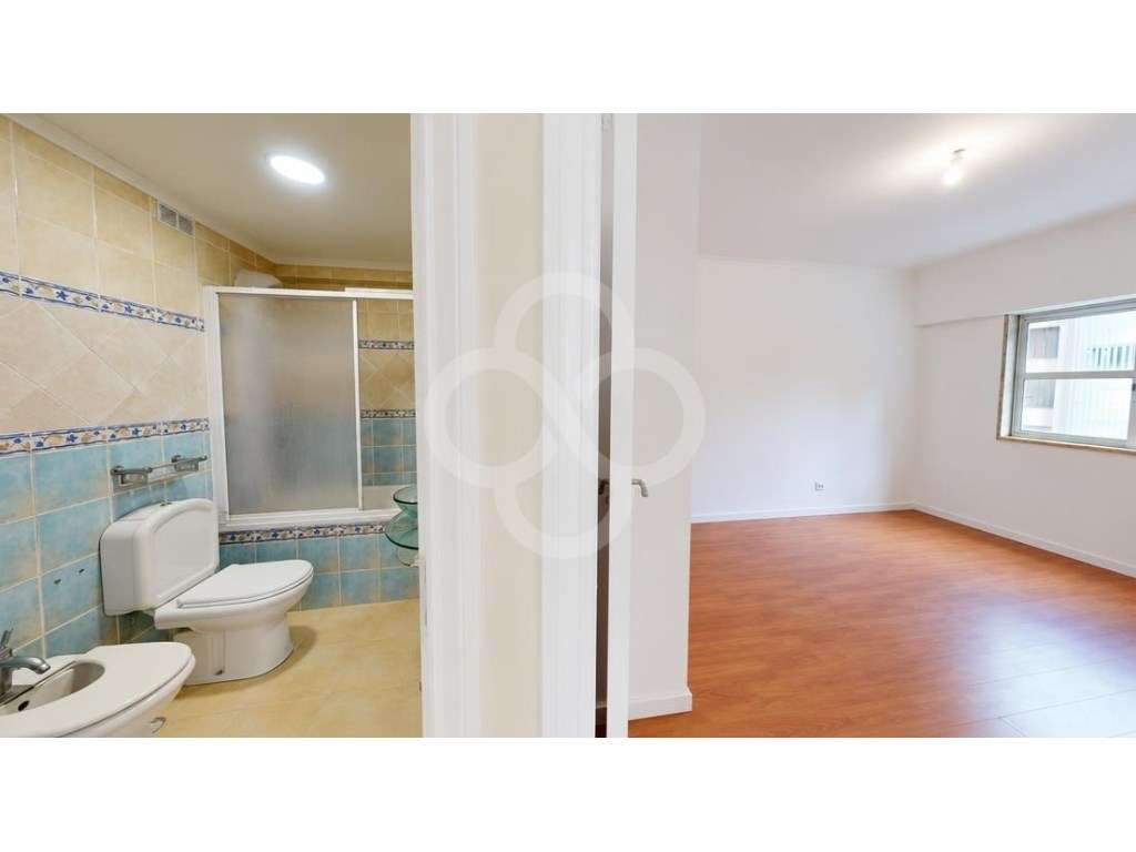 Apartamento t2 transformado em t3 c0m arrecadação Tapada das Mercês... - Grande imagem: 4/16