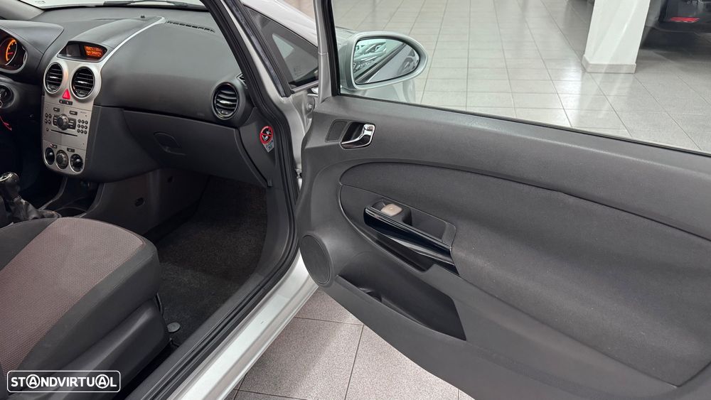Opel Corsa 1.2 Black Edition - 27